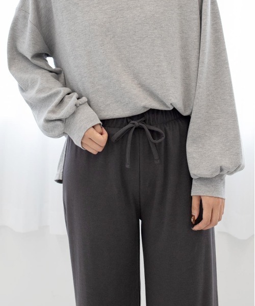 ad thie(アドティエ)の「ロゴ入り長袖ルームウェア セットアップ(ルームウェア/パジャマ・レディース・アイボリー/ベージュ/ピンク/チャコール/杢グレー/オフホワイト/ブラウン/ホワイト系/ライトグレー系/ピンク系/ブラウン系/ベージュ系/グレー系・SMALL/FREE/LL)」の16枚目の写真