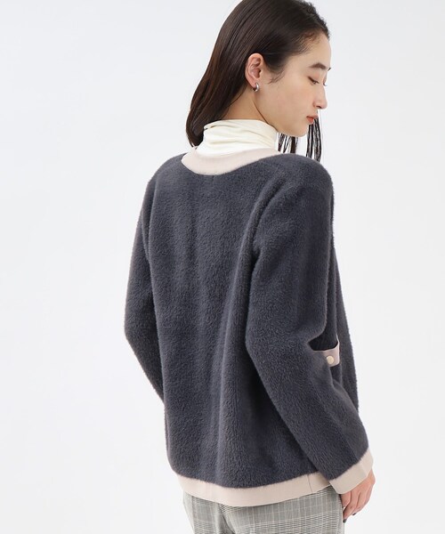 OPAQUE.CLIP（オペークドットクリップ）の「◆フェザーヤーン配色Vネックニットカーディガン【洗濯機洗い可】（カーディガン/ボレロ・レディース・チャコール/ベージュ系その他7・40/38）」の4枚目の写真