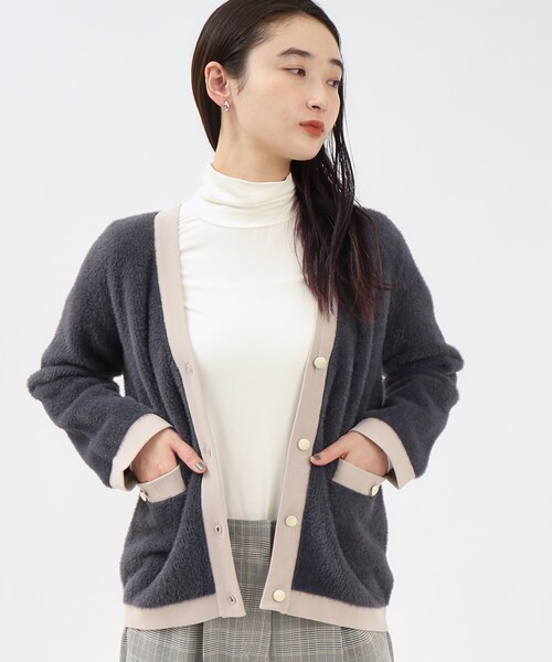 OPAQUE.CLIP（オペークドットクリップ）の「◆フェザーヤーン配色Vネックニットカーディガン【洗濯機洗い可】（カーディガン/ボレロ・レディース・チャコール/ベージュ系その他7・40/38）」の5枚目の写真