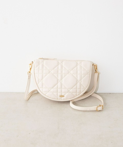 Chico（チコ）の「ロゴベルト付ラウンドキルティングバッグ（ショルダーバッグ・レディース・ブラック/アイボリー・FREE）」の15枚目の写真