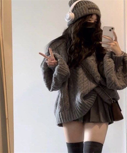 Dream garden(ドリームガーデン)の「ゆったりサイズVネックケーブルチュニックニットプルオーバー(ニット/セーター・レディース・ピンク/ミント/ベージュ/グレー/ブルー・FREE)」の2枚目の写真