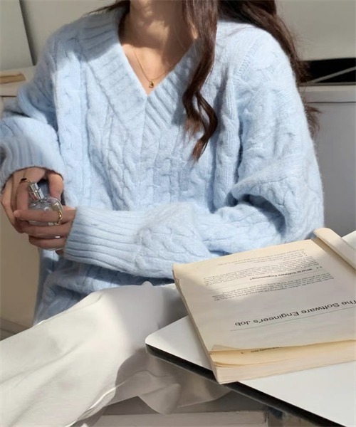 Dream garden(ドリームガーデン)の「ゆったりサイズVネックケーブルチュニックニットプルオーバー(ニット/セーター・レディース・ピンク/ミント/ベージュ/グレー/ブルー・FREE)」の16枚目の写真