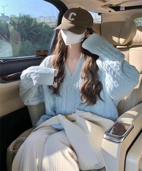 Dream garden(ドリームガーデン)の「ゆったりサイズVネックケーブルチュニックニットプルオーバー(ニット/セーター・レディース・ピンク/ミント/ベージュ/グレー/ブルー・FREE)」の17枚目の写真