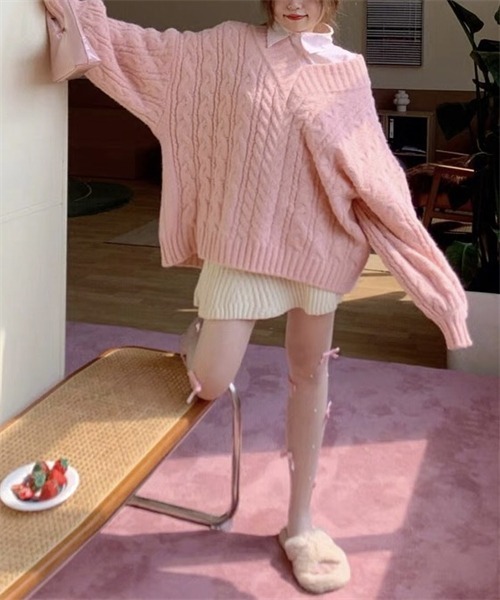 Dream garden(ドリームガーデン)の「ゆったりサイズVネックケーブルチュニックニットプルオーバー(ニット/セーター・レディース・ピンク/ミント/ベージュ/グレー/ブルー・FREE)」の18枚目の写真