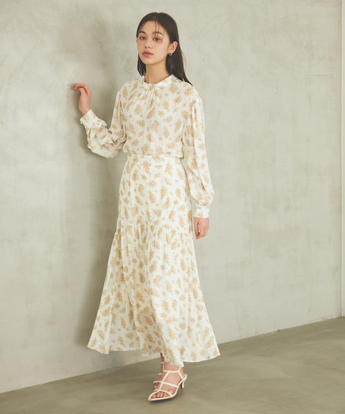 mysty woman(ミスティウーマン)の「ミモザ柄ブラウス 104211(シャツ/ブラウス・レディース・ブラック/イエロー/ブルー・FREE)」の6枚目の写真