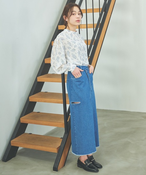 mysty woman(ミスティウーマン)の「ミモザ柄ブラウス 104211(シャツ/ブラウス・レディース・ブラック/イエロー/ブルー・FREE)」の7枚目の写真