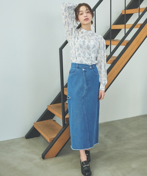 mysty woman(ミスティウーマン)の「ミモザ柄ブラウス 104211(シャツ/ブラウス・レディース・ブラック/イエロー/ブルー・FREE)」の8枚目の写真