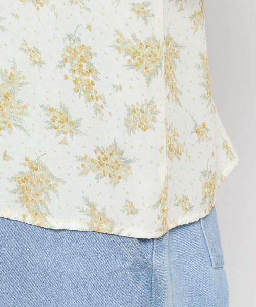 mysty woman(ミスティウーマン)の「ミモザ柄ブラウス 104211(シャツ/ブラウス・レディース・ブラック/イエロー/ブルー・FREE)」の17枚目の写真