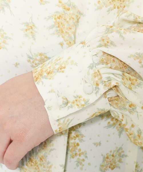 mysty woman(ミスティウーマン)の「ミモザ柄ブラウス 104211(シャツ/ブラウス・レディース・ブラック/イエロー/ブルー・FREE)」の19枚目の写真