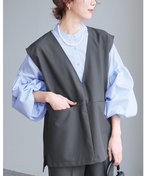 reca（レカ）の「Vネックプルオーバーベスト（スーツベスト・レディース・ブラック/グレー/サンドベージュ/グレイッシュベージュ・M/L）」の2枚目の写真