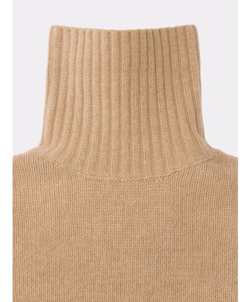SOFTHYPHEN（ソフトハイフン）の「SHORT TURTLENECK KNIT（ニット