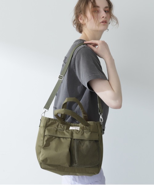 AVIREX(アヴィレックス)の「《直営店限定》HELMET TOTE BAG/ヘルメットトートバッグ(トートバッグ・レディース・アイボリー/ブラック/オリーブ・FREE)」の3枚目の写真
