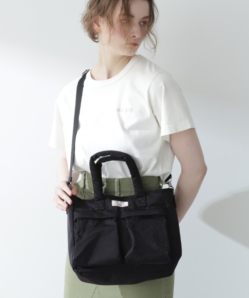AVIREX(アヴィレックス)の「《直営店限定》HELMET TOTE BAG/ヘルメットトートバッグ(トートバッグ・レディース・アイボリー/ブラック/オリーブ・FREE)」の2枚目の写真