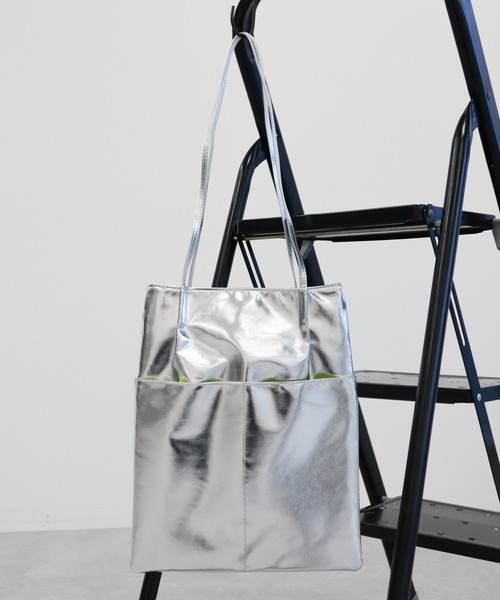 CRAFT STANDARD BOUTIQUE(クラフトスタンダードブティック)の「【WEB限定】メタリックトートバッグ(トートバッグ・レディース・ゴールド/ブルー/シルバー/ブラック・FREE)」の3枚目の写真