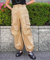 簡単アレンジで2WAYスタイルが楽しめる！優秀カーゴパンツ