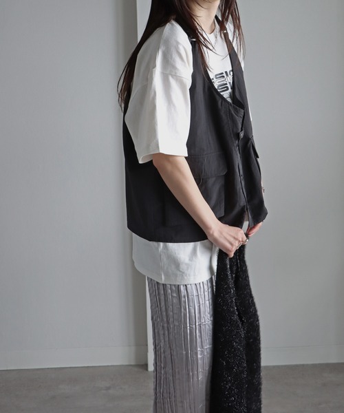 COURO（コウロ）の「HAL×COURO ナイロンフィッシングベスト（ベスト・レディース・アイボリー/ブラック/オリーブ/ブルー/ネイビー/チャコール・FREE）」の12枚目の写真