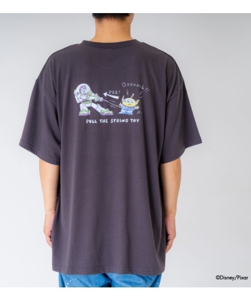 and D. petit main(アンドディープティマイン)の「【親子リンク】【Disney】【DAD】トイストーリー/半袖Tシャツ(Tシャツ/カットソー・メンズ・ホワイト/チャコール・MEDIUM)」の2枚目の写真