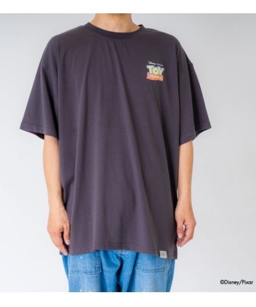 and D. petit main(アンドディープティマイン)の「【親子リンク】【Disney】【DAD】トイストーリー/半袖Tシャツ(Tシャツ/カットソー・メンズ・ホワイト/チャコール・MEDIUM)」の4枚目の写真
