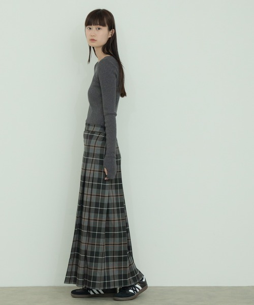 HEILIS(ヘイリス)の「ラメクルーネック指穴リブニットトップス / ロングスリーブ サムホール ラメニット リブニット 韓国コーデ ミニマルシック(ニット/セーター・レディース・チャコールグレー/ブラック・FREE)」の18枚目の写真