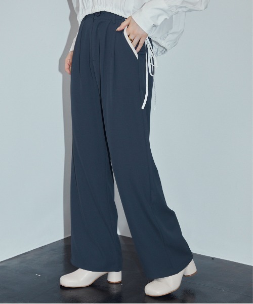 MOCOA'S(モコアズ)の「ラインスラックスパンツ(スラックス・レディース・ブラック/ベージュ/ネイビー・SMALL/MEDIUM/LARGE)」の3枚目の写真