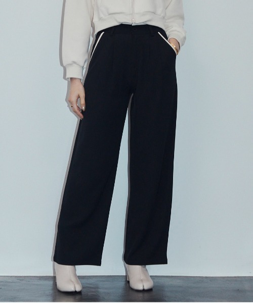 MOCOA'S(モコアズ)の「ラインスラックスパンツ(スラックス・レディース・ブラック/ベージュ/ネイビー・SMALL/MEDIUM/LARGE)」の2枚目の写真