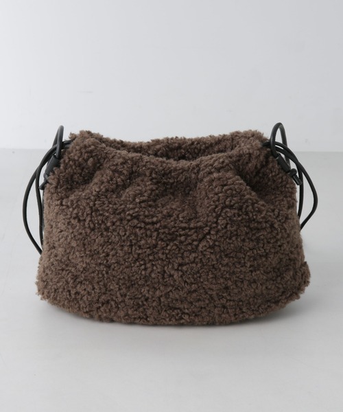 NANO universe（ナノユニバース）の「フェイクファー巾着バッグ（ショルダーバッグ・レディース・ベージュ/ブラウン・FREE）」の6枚目の写真