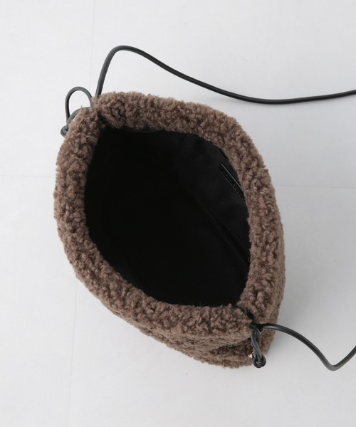 NANO universe（ナノユニバース）の「フェイクファー巾着バッグ（ショルダーバッグ・レディース・ベージュ/ブラウン・FREE）」の8枚目の写真