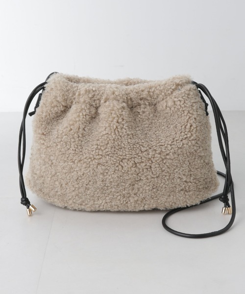 NANO universe（ナノユニバース）の「フェイクファー巾着バッグ（ショルダーバッグ・レディース・ベージュ/ブラウン・FREE）」の3枚目の写真