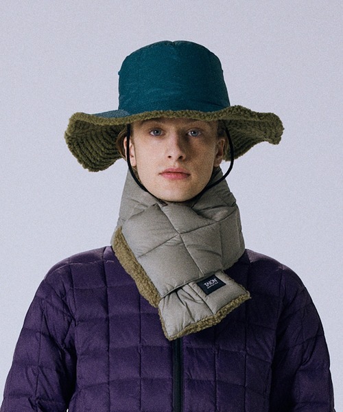 TAION(タイオン)の「【TAION(タイオン)】〈グッズ〉マウンテン リバーシブル ダウン×ボアマフラー(マフラー・メンズ・パープル系その他2/オリーブ系/オリーブ系2/グリーン系その他4/ブラック×ブラック/グレー系その他3/ライトグレー系/ライトグレー系1/ブラウン系その他4/ベージュ系その他2/ネイビー系1/ネイビー系4/レッド系その他3/ブラック×ベージュ/ブラウン系その他7/ネイビー系2・ONESIZE)」の5枚目の写真