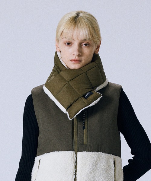 TAION(タイオン)の「【TAION(タイオン)】〈グッズ〉マウンテン リバーシブル ダウン×ボアマフラー(マフラー・メンズ・パープル系その他2/オリーブ系/オリーブ系2/グリーン系その他4/ブラック×ブラック/グレー系その他3/ライトグレー系/ライトグレー系1/ブラウン系その他4/ベージュ系その他2/ネイビー系1/ネイビー系4/レッド系その他3/ブラック×ベージュ/ブラウン系その他7/ネイビー系2・ONESIZE)」の10枚目の写真