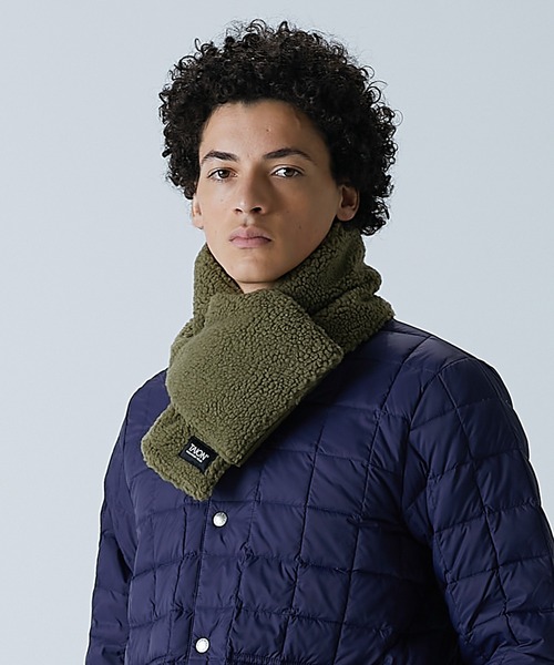 TAION(タイオン)の「【TAION(タイオン)】〈グッズ〉マウンテン リバーシブル ダウン×ボアマフラー(マフラー・メンズ・パープル系その他2/オリーブ系/オリーブ系2/グリーン系その他4/ブラック×ブラック/グレー系その他3/ライトグレー系/ライトグレー系1/ブラウン系その他4/ベージュ系その他2/ネイビー系1/ネイビー系4/レッド系その他3/ブラック×ベージュ/ブラウン系その他7/ネイビー系2・ONESIZE)」の11枚目の写真