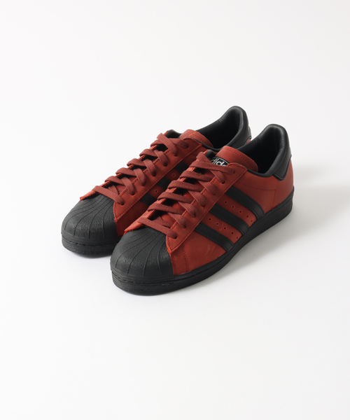 adidas(アディダス)の「adidas originals(アディダス オリジナルス) SUPERSTAR 82 IG9271(スニーカー・メンズ・ボルドー・28cm/27.5cm/27cm/26.5cm/26cm)」の1枚目の写真