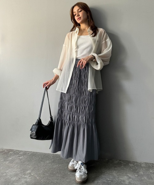 classicalelf(クラシカルエルフ)の「”立体感で垢抜け"マーメイド風シャーリングナロースカート(ロング丈)(スカート・レディース・ブラック/グレイッシュベージュ/チャコール・LARGE/MEDIUM/SMALL/X-LARGE)」の8枚目の写真