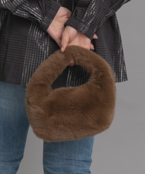 LE VERNIS（ル・ベルニ）の「LE VERNIS　フェイクファーマイクロバッグ（ハンドバッグ・レディース・ブラウン/ライトベージュ/パープル・ONE）」の4枚目の写真