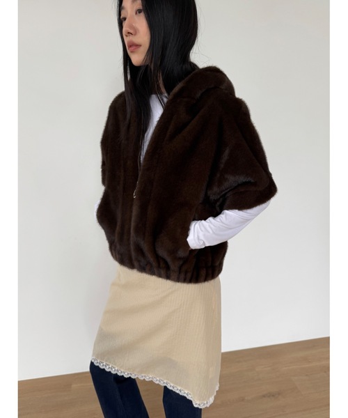 Didot.showroom(ディドット ショールーム)の「ファーフーディーハーフジャケット(その他アウター・レディース・ブラック/ブラウン/グレー・FREE)」の3枚目の写真