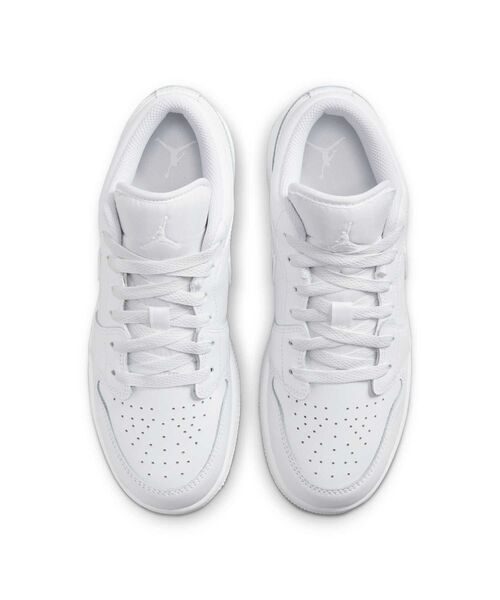 JORDAN BRAND（ジョーダンブランド）の「《親子コーデ対応商品》エア ジョーダン 1 LOW ジュニアシューズ / Air Jordan 1 Low Big Kids' Shoes 553560-136 White（スニーカー・キッズ・ホワイト系その他4・22.5/23/23.5/24/24.5/25）」の4枚目の写真