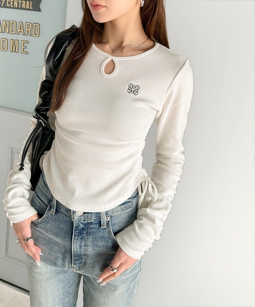 mily bilet(ミウィビレット)の「【mily bilet】着こなし思いのまま。ロゴ刺繍サイドギャザーリブカットソー(長袖)(Tシャツ/カットソー・レディース・杢グレー/チャコールグレー/アイボリー/ブラック・X-LARGE/SMALL/MEDIUM/LARGE)」の12枚目の写真