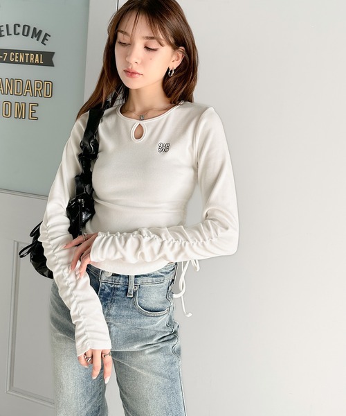 mily bilet(ミウィビレット)の「【mily bilet】着こなし思いのまま。ロゴ刺繍サイドギャザーリブカットソー(長袖)(Tシャツ/カットソー・レディース・杢グレー/チャコールグレー/アイボリー/ブラック・X-LARGE/SMALL/MEDIUM/LARGE)」の13枚目の写真