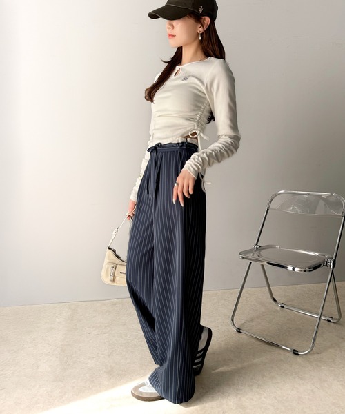 mily bilet(ミウィビレット)の「【mily bilet】着こなし思いのまま。ロゴ刺繍サイドギャザーリブカットソー(長袖)(Tシャツ/カットソー・レディース・杢グレー/チャコールグレー/アイボリー/ブラック・X-LARGE/SMALL/MEDIUM/LARGE)」の8枚目の写真
