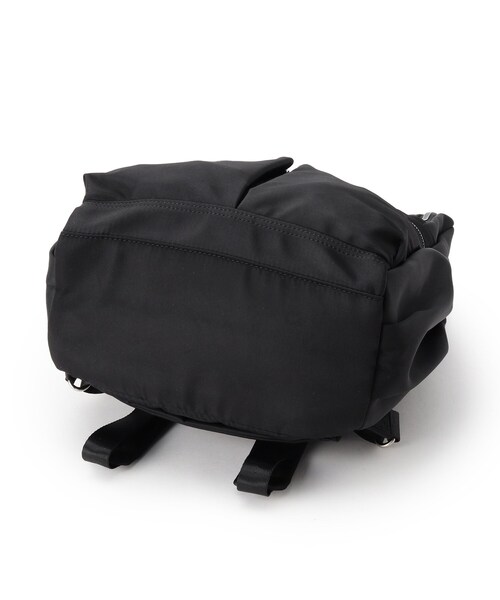 OPAQUE.CLIP（オペークドットクリップ）の「【撥水加工／マルチポケット】カジュアルリュックサック（バックパック/リュック・レディース・チャコールグレー/ブラック/ベージュ・00）」の6枚目の写真