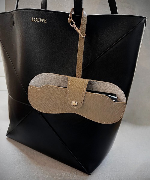 CALIFORNIA OUTFITTERS（カリフォルニア アウトフィッターズ）の「3-11E45 カバンに付けれる メガネケース　ブラウン　ブラック　グレイッシュベージュ（メガネ・レディース・ブラウン/ブラック/グレイッシュベージュ・ONESIZE）」の17枚目の写真