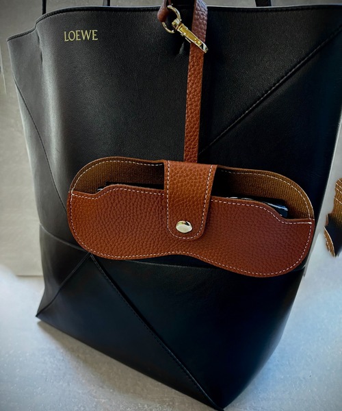 CALIFORNIA OUTFITTERS（カリフォルニア アウトフィッターズ）の「3-11E45 カバンに付けれる メガネケース　ブラウン　ブラック　グレイッシュベージュ（メガネ・レディース・ブラウン/ブラック/グレイッシュベージュ・ONESIZE）」の5枚目の写真