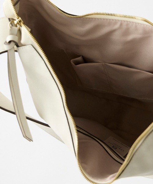 LORISTELLA（ロリステッラ）の「ソフトレザーラウンドバッグ《LORISTELLA》（ショルダーバッグ・レディース・オフホワイト/ブラック/モカ・フリー）」の10枚目の写真