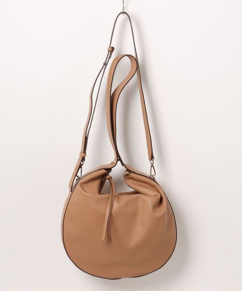 LORISTELLA（ロリステッラ）の「ソフトレザーラウンドバッグ《LORISTELLA》（ショルダーバッグ・レディース・オフホワイト/ブラック/モカ・フリー）」の4枚目の写真