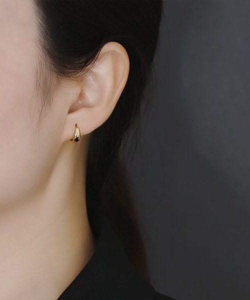 ALWAYS GOOD TIME(オルウェイズグッドタイム)の「【Silver925刻印入り】金属アレルギー対応 ミニフープピアス(ピアス(両耳用)・レディース・ゴールド/シルバー/シルバー系2/ゴールド系2・FREE)」の4枚目の写真