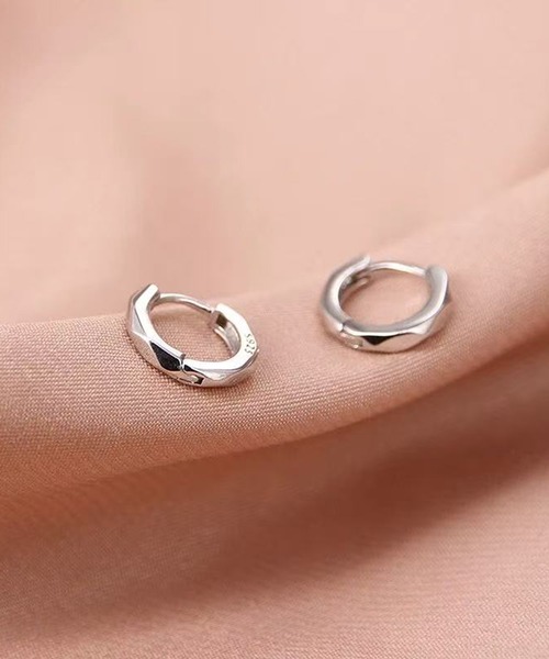 ALWAYS GOOD TIME(オルウェイズグッドタイム)の「【Silver925刻印入り】金属アレルギー対応 ミニフープピアス(ピアス(両耳用)・レディース・ゴールド/シルバー/シルバー系2/ゴールド系2・FREE)」の8枚目の写真