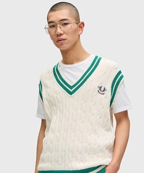 FRED PERRY ケーブルニット Vネック ベスト FRED PERRY ケーブルニット Vネック ベスト