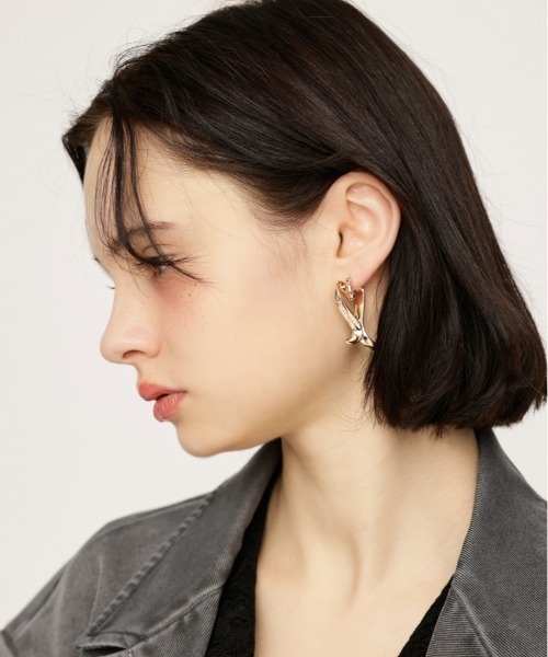 SLY（スライ）の「MOTIF METAL P/EARRING　モチーフ メタル ピアス（ピアス（両耳用）・レディース・シルバー/ゴールド・FREE）」の3枚目の写真