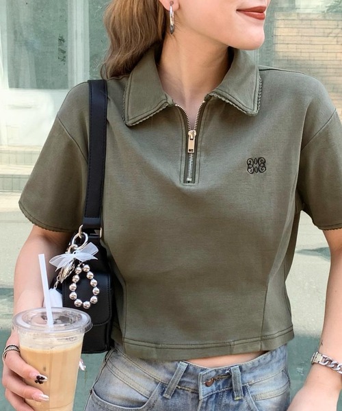 mily bilet（ミウィビレット）の「【mily bilet】デイリースタイルをワンランクアップ！ピコレース使い胸刺繍ピグメントZIPポロシャツ（ポロシャツ・レディース・アイボリー/カーキ/チャコールグレー・LARGE/MEDIUM/SMALL/X-LARGE）」の3枚目の写真