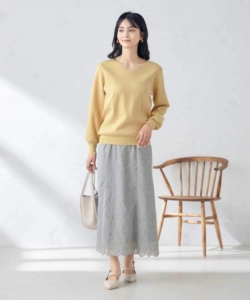 a.v.v（アーヴェヴェ）の「【アンサンブル対応】Vネックパフスリーブラメニット（ニット/セーター・レディース・クリーム/アイボリー・34/42/38/36/40）」の6枚目の写真